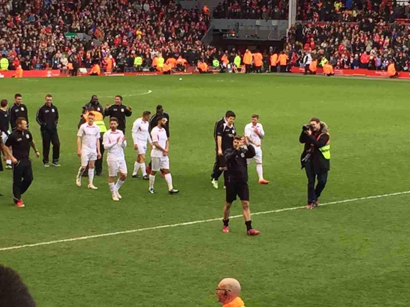 世体：引进小蜘蛛非常困难，巴萨高层越来越关注凯恩