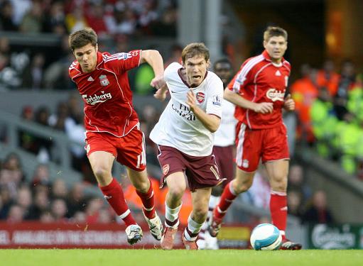 这脚爆射有火箭推进器吧？