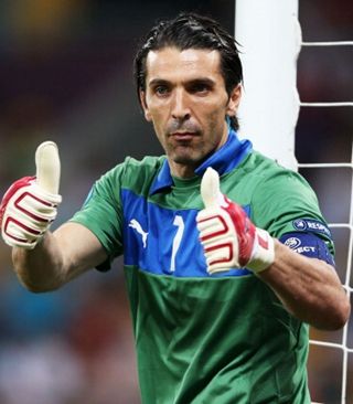 德天空：皇马有意法鹰后卫布朗，近期已派球探考察球员