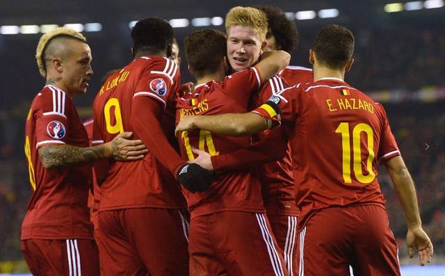 轻伤不下火线！记者：姆巴佩左手无名指骨折，但仍将出战曼城