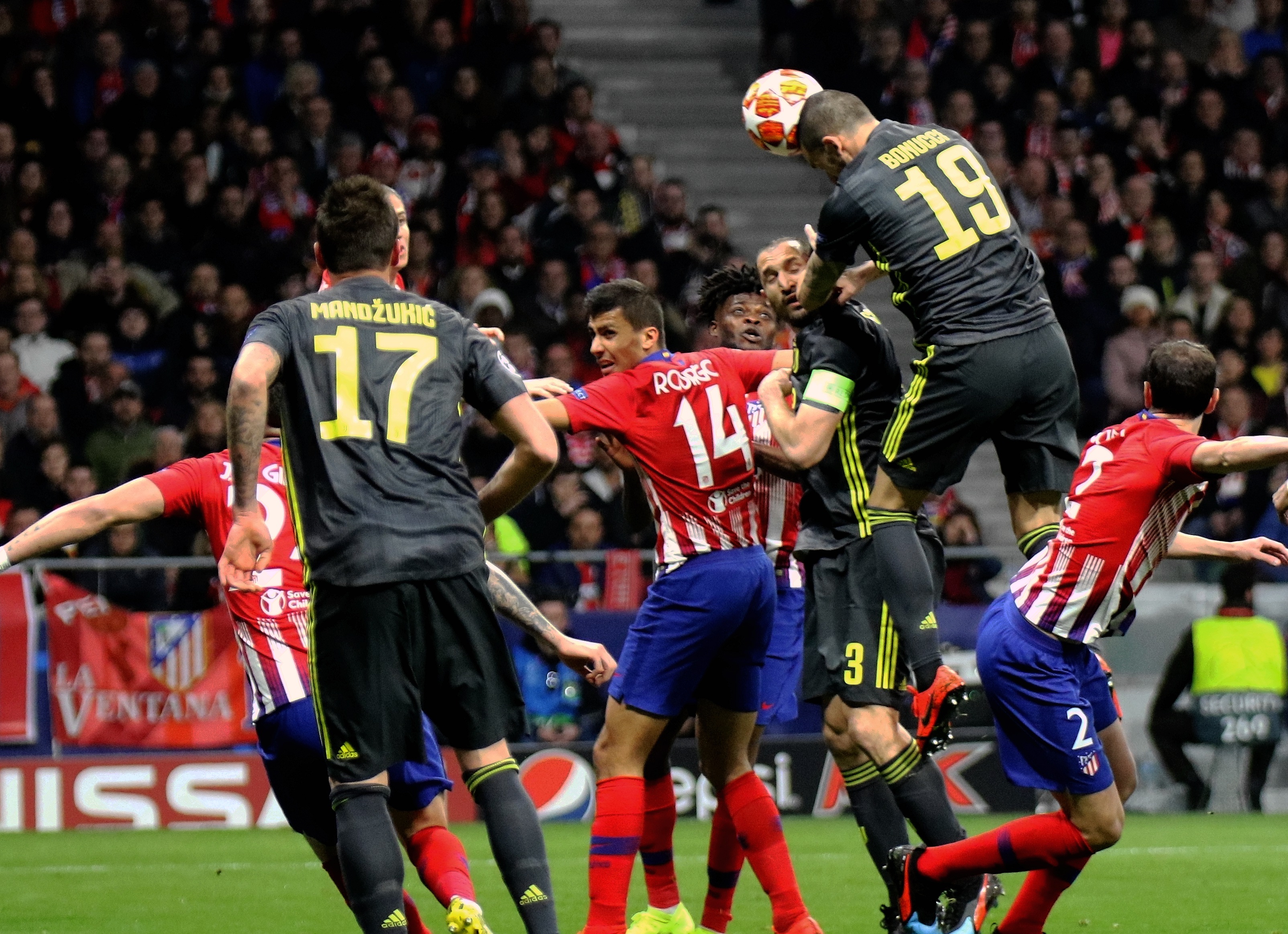 FIFA 官方回应本轮争议判罚，引起热议