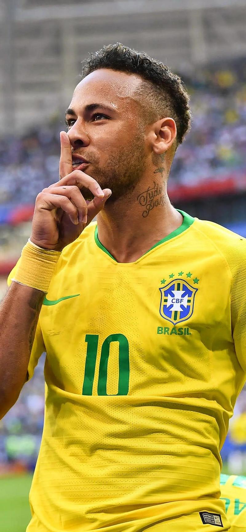 哈兰德：我觉得自己算个不错的球员；不希望被拿来和梅罗比较